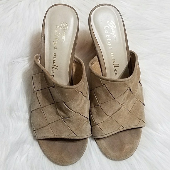 Bettye Muller tan weave slide wedges - Picture 2 of 5
